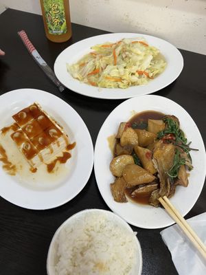   at Shí Zhuō Jiā Wèi Rè Chǎo - 石桌佳味熱炒 in Zhuqi Township