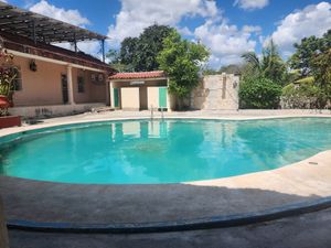 Pool available to diners (not quite sure why, no towels in sight! at SacBeh in Piste