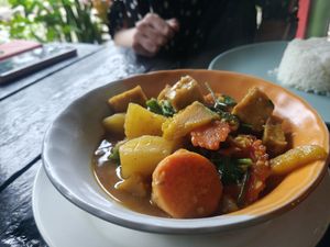 Myanmarese curry at Rainbow in Koh Phayam