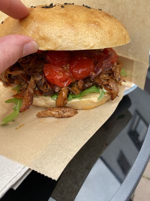 Veganer pulled mushroom burger   at Die Brotstube 2.0 in Guetersloh