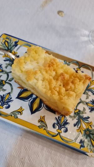Tarta de manzana at Cafe Mandala in Salamanca