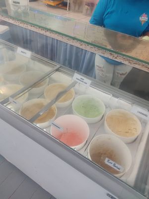 Lots of options, all vegan at Bomboyaz in Placencia