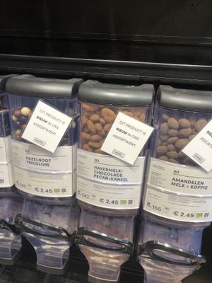 Vegan cinnamon oatmilk chocolate pecans. The rest is the same as at EkoPlaza except they do offer mungbeans here.  at Gimsel - De Groene Passage in Rotterdam