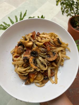 Vegan pasta with mushrooms at Madelie Café in Guanajuato
