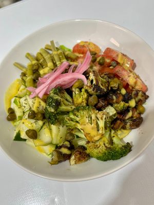 Vegan Nicoise Salad at Madelie Café in Guanajuato