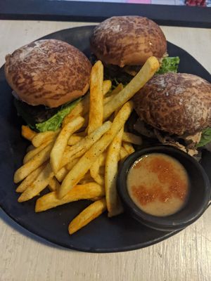 Burgers (2.5/5) at The Mixer Medellín in Medellin