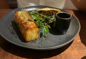 Wellington with potatoes   at roots in Porto