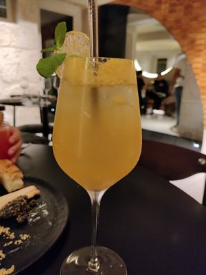 Alcohol-free caipirinha at roots in Porto