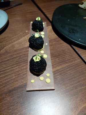 Champignons sésame noir at roots in Porto