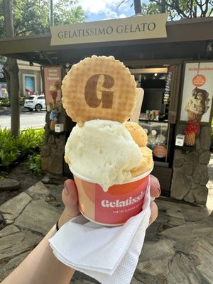 Mandarin and Pineapple Gelato  at Gelatissimo Waikiki in Honolulu