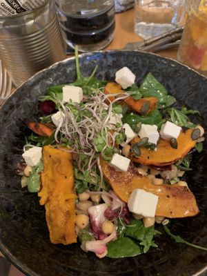 Warme salade met pompoen at Estrella in Prague