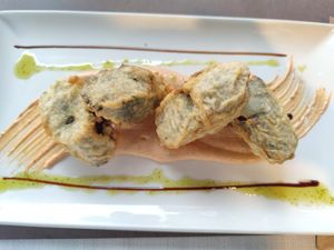 Espinacas en Tempura con mayonesa de chile chipotle at El Palaciu Pintu in Cangas De Onis