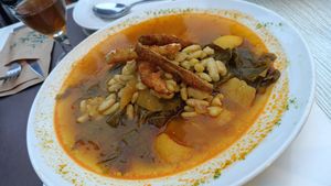 Pote de berzas, patatas y verdina at El Palaciu Pintu in Cangas De Onis