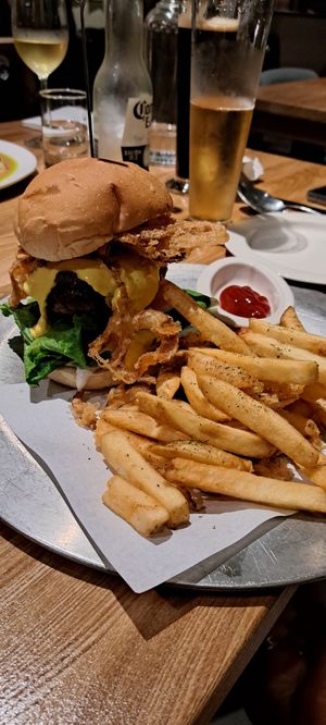 Cheeseburger at Monk's Butcher - Dosan in Seoul