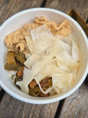 Vegan tofu rice bowl at Xinxiang Snack Bar in Alishan