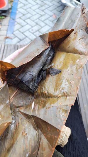 Millet wrapped in leaf at Xinxiang Snack Bar in Alishan