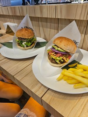 Teriyaki avocado burger and Mexican chili burger at Earthful Cafe Tokyo in Tokyo