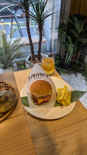 Cheeseburger + pineapple topping at Earthful Cafe Tokyo in Tokyo