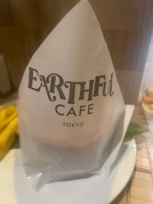 The best hidden gem not so far away from Skytree.Small beautiful genuine Japanese restaurant.Had the most delicious Vegan burger ever,avocado bruschetta wow,Ramen unbelievable!👍 at Earthful Cafe Tokyo in Tokyo