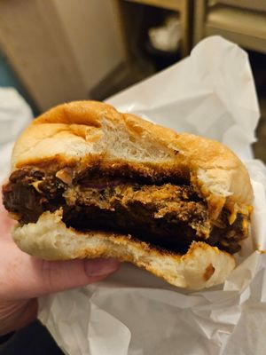 Vegan Cheeseburger at Earthful Cafe Tokyo in Tokyo