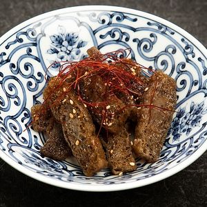 Sweet and Spicy Frozen dried Konnyaku

An addictive texture that makes you crave pairing with some drinks.

690 yen at Ohashi Ebisu Living in Tokyo