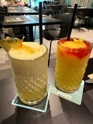 Limonades: Pineapple & Ginger (left), Mango & Hibiscus (right) at Disidente Restaurante Vegetariano in Valencia