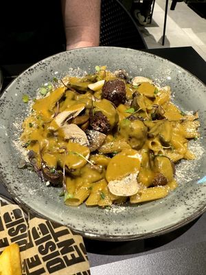 Mushroom pasta with Japanese curry sauce at Disidente Restaurante Vegetariano in Valencia