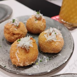 Croquetas de chorizo vegetariano at Disidente Restaurante Vegetariano in Valencia