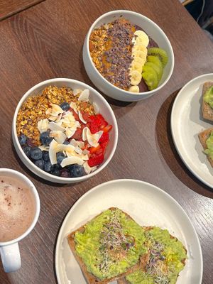 açai bowls & avo toast   at Wild Bowls - Bleicherweg in Zurich