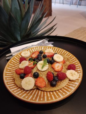 I finally found my cosy place, nice atmosphere (staff super friendly), great coffee and delicious food! They have choices for everyone, look at these vegan pancakes! Highly recomme at Blue Zone Espresso in Haarlem