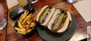 Falafel burgers at Les Tontons Veg - Paradis in Paris