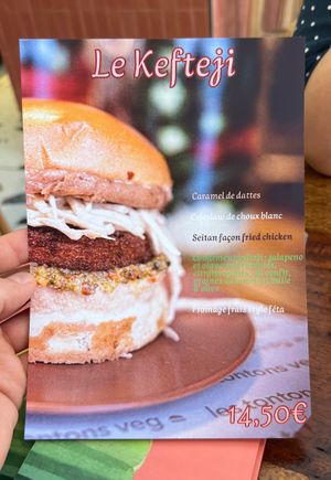 Temporary burger   at Les Tontons Veg - Paradis in Paris