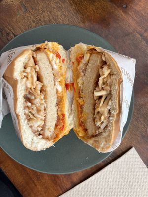 Temporary burger  at Les Tontons Veg - Paradis in Paris