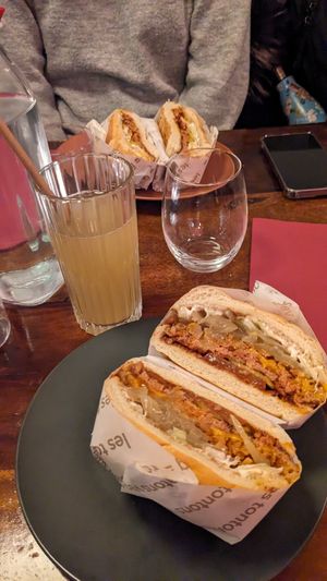  at Les Tontons Veg - Paradis in Paris