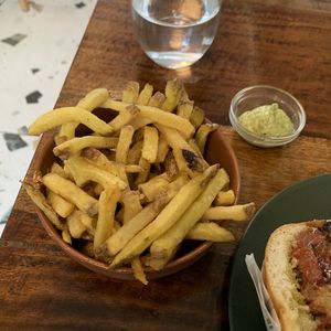 Frites avec mayo pistou  at Les Tontons Veg - Paradis in Paris
