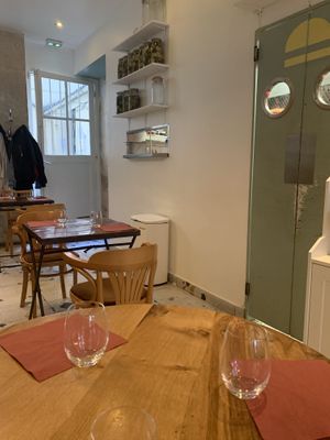 Inside  at Les Tontons Veg - Paradis in Paris