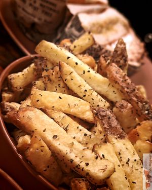 French fries with Provençal herbs at Les Tontons Veg - Paradis in Paris
