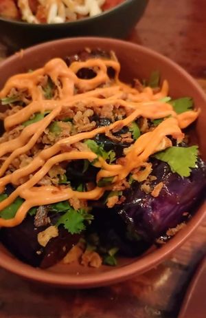 Aubergines longues et mayo piquante at Les Tontons Veg - Paradis in Paris
