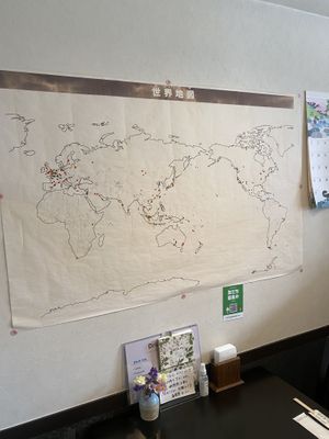 Maps, first one to put the sticker for Romania  🇷🇴😄 at Kinatei 喜菜亭 in Nara