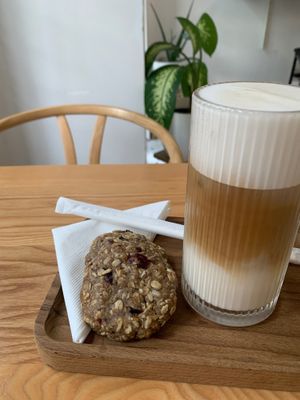 ☕️⚖️ Café Latte & 🇵🇸 🇻🇳 
🗝️Cinnamon Biscuits 🌏 at Green Monkey Saigon in Ho Chi Minh City