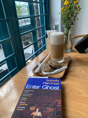 🍫🇵🇸⚖️🗝️ Chocolate Chip Cookies and a Café Latte 🇵🇸🇻🇳🌏⚖️👩🏽‍🍼🇵🇸 at Green Monkey Saigon in Ho Chi Minh City