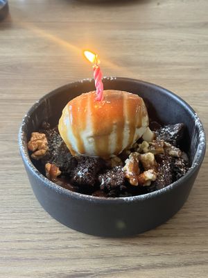 Postre, pastel con helado delicioso 100/10  at Marcello's Plant Based Pizza in Cabo San Lucas