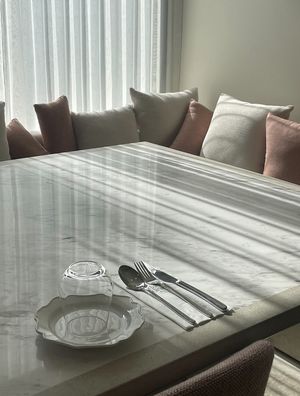 Sun shine creates warm atmosphere  at dahlia dining - 달리아 다이닝 in Seoul