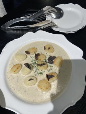   at dahlia dining - 달리아 다이닝 in Seoul