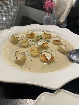   at dahlia dining - 달리아 다이닝 in Seoul