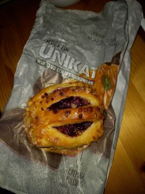 Veganer Mini Kirschplunder at Bäckerei Gehrold  in Wurzburg