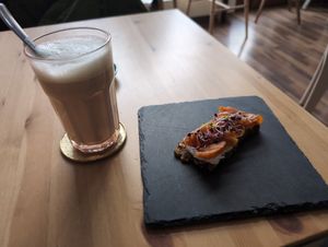 Chai Latte and carrot-salomon bread at Vlora & Vauna in Dresden