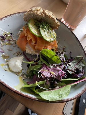 Veganes „Lachs“brötchen   at Vlora & Vauna in Dresden