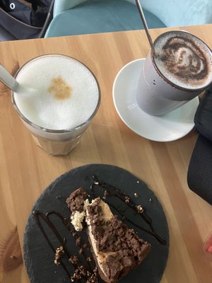 Zupfkuchen, Lattes and Hot Chocolate   at Vlora & Vauna in Dresden