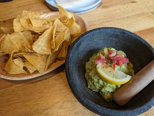 Chips and guacamole at El Rato in Gyeongju-si